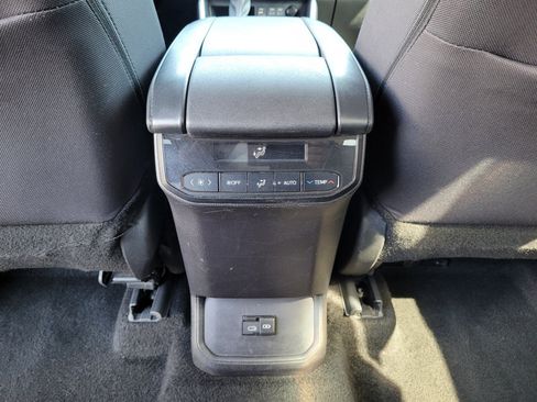 Used 2024 Toyota Highlander LE AWD/4WD image 16