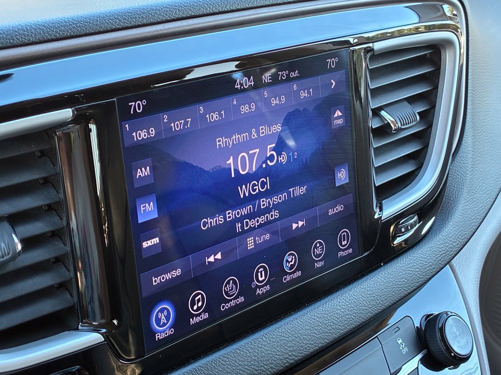 Used 2017 Chrysler Pacifica Touring-L FWD image 9