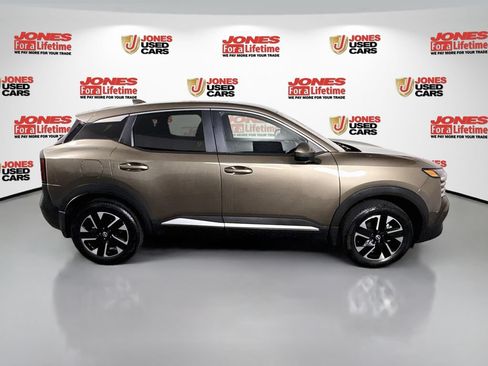 Used 2025 Nissan Kicks SV AWD/4WD image 16