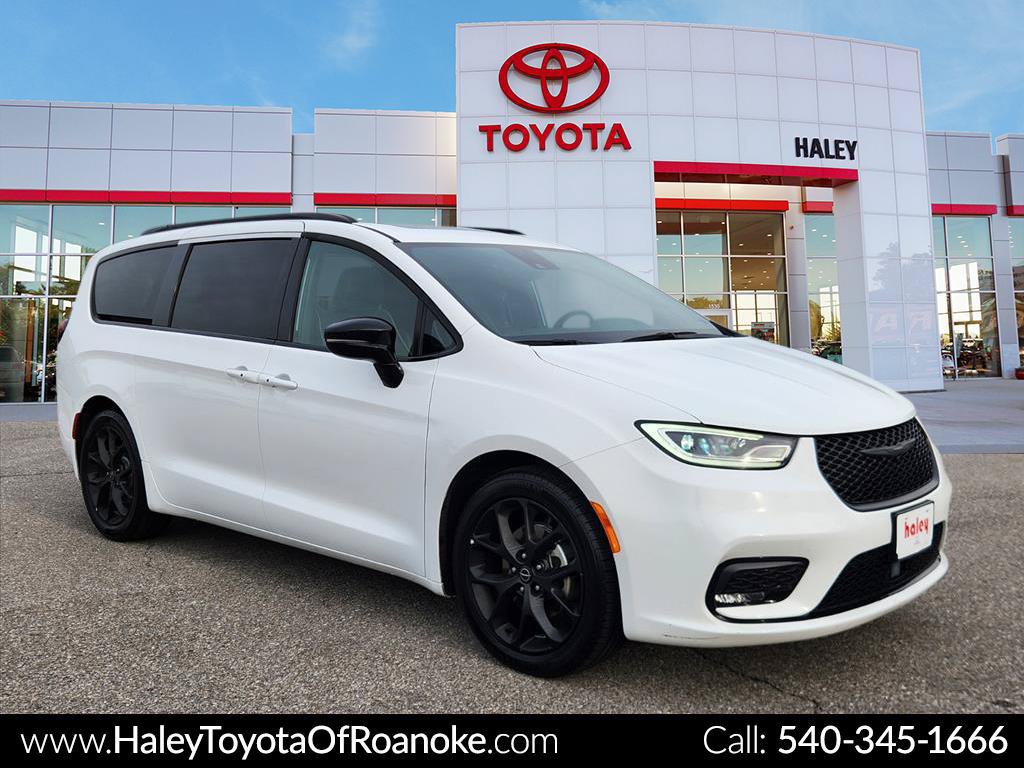 Used 2025 Chrysler Pacifica Limited FWD image 1