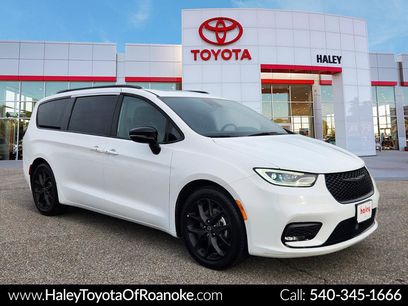 Used 2025 Chrysler Pacifica Limited