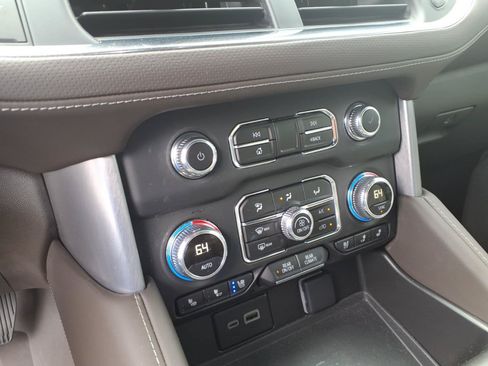 Used 2024 GMC Yukon SLT w/ SLT Premium Package RWD image 15