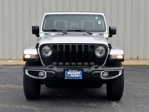 Used 2022 Jeep Gladiator Sport AWD/4WD image 3