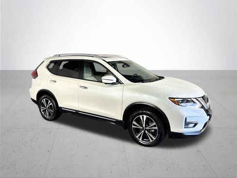 Used 2017 Nissan Rogue SL w/ SL Premium Package AWD/4WD image 4