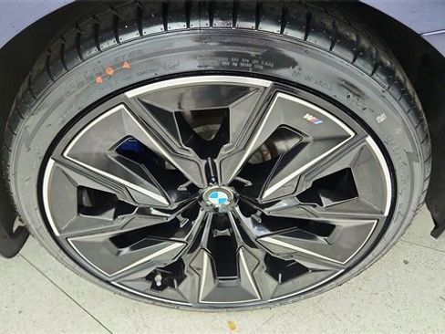 Used 2023 BMW i7 xDrive60 image 59