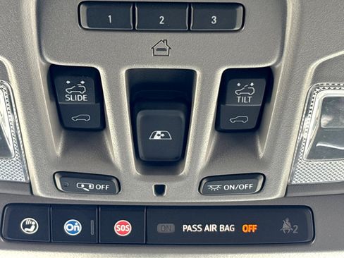 Used 2021 Chevrolet Silverado 1500 LTZ w/ LTZ Premium Package AWD/4WD image 27