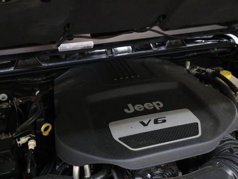 Used 2016 Jeep Wrangler Sahara AWD/4WD image 22