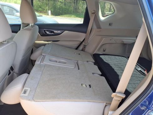 Used 2020 Nissan Rogue SV image 23