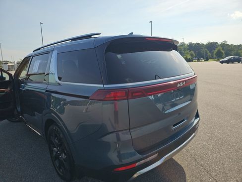 Used 2024 Kia Carnival SX FWD image 35