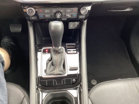 Used 2022 Jeep Compass Limited AWD/4WD image 19