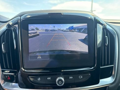 Used 2023 Chevrolet Traverse LT FWD image 24