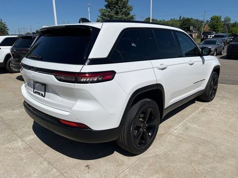 Certified 2023 Jeep Grand Cherokee Altitude AWD/4WD image 6