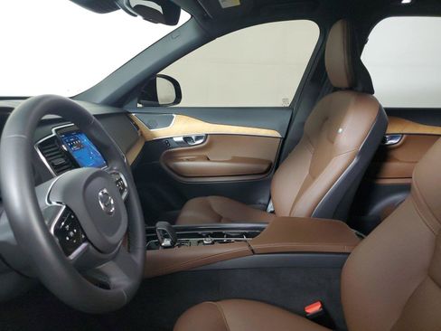 Certified 2024 Volvo XC90 T8 Plus AWD/4WD image 22