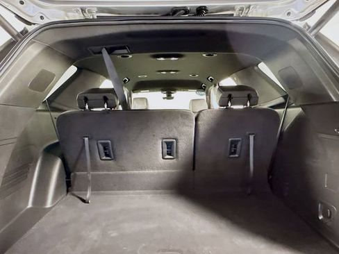 Used 2022 Chevrolet Traverse RS FWD image 34