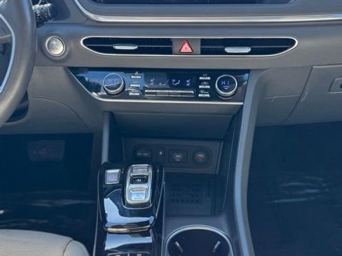 Used 2022 Hyundai Sonata Limited image 17
