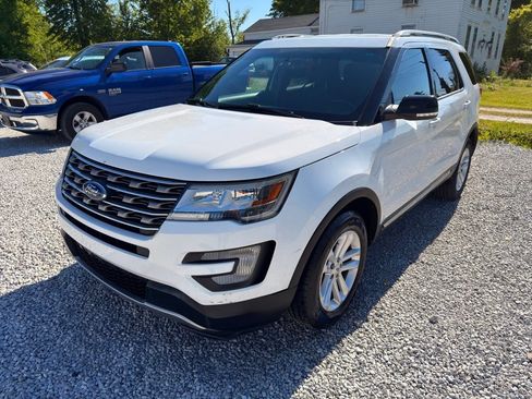 Used 2017 Ford Explorer XLT FWD image 14