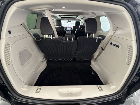Used 2022 Chrysler Pacifica Limited image 27