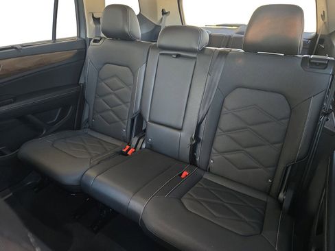 Used 2025 Volkswagen Atlas SE image 13