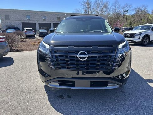 New 2026 Nissan Pathfinder Platinum w/ Lighting Package AWD/4WD image 2