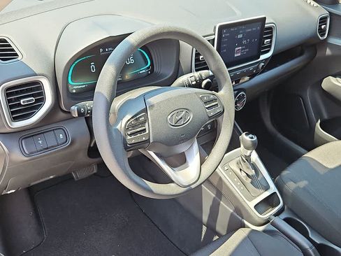 Used 2025 Hyundai Venue SE FWD image 25