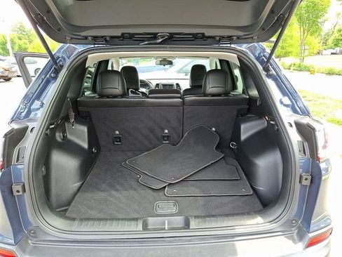 Used 2019 Jeep Cherokee Latitude Plus AWD/4WD image 26