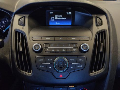 Used 2018 Ford Focus SE image 25