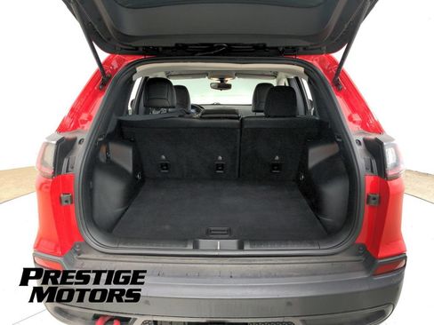 Used 2019 Jeep Cherokee Trailhawk w/ Cold Weather Group AWD/4WD image 35