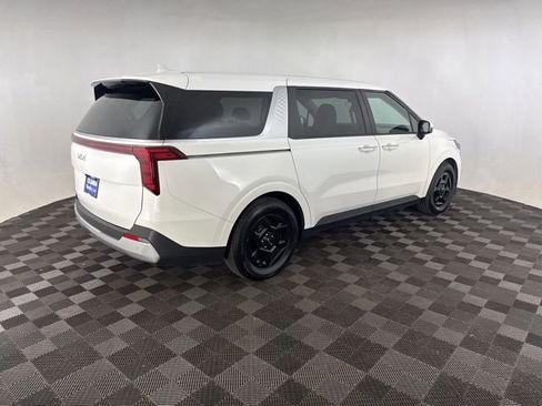Used 2025 Kia Carnival image 6