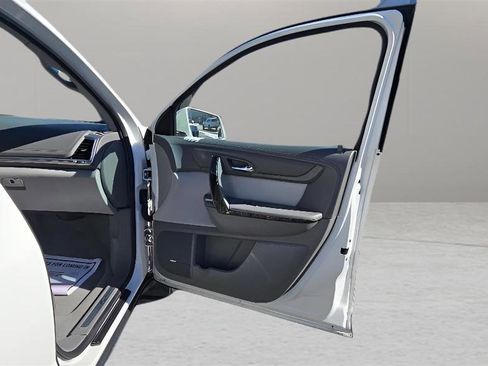 Used 2015 GMC Acadia SLT image 26