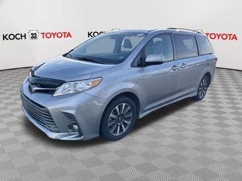 Used 2018 Toyota Sienna XLE image 3