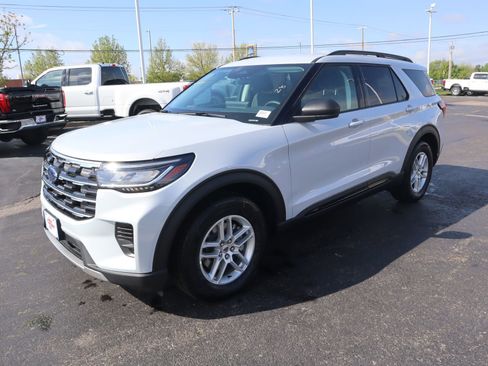 New 2026 Ford Explorer Active RWD image 11