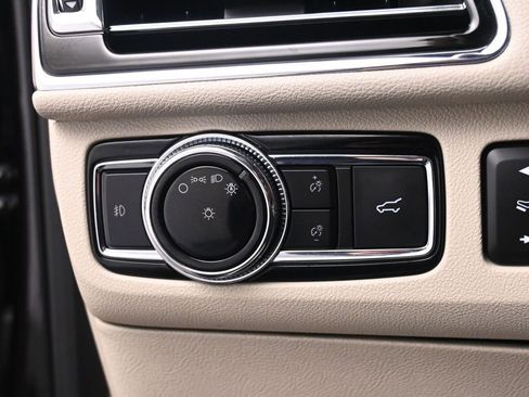 Used 2020 Lincoln Navigator Reserve w/ Cargo Convenience Package image 39