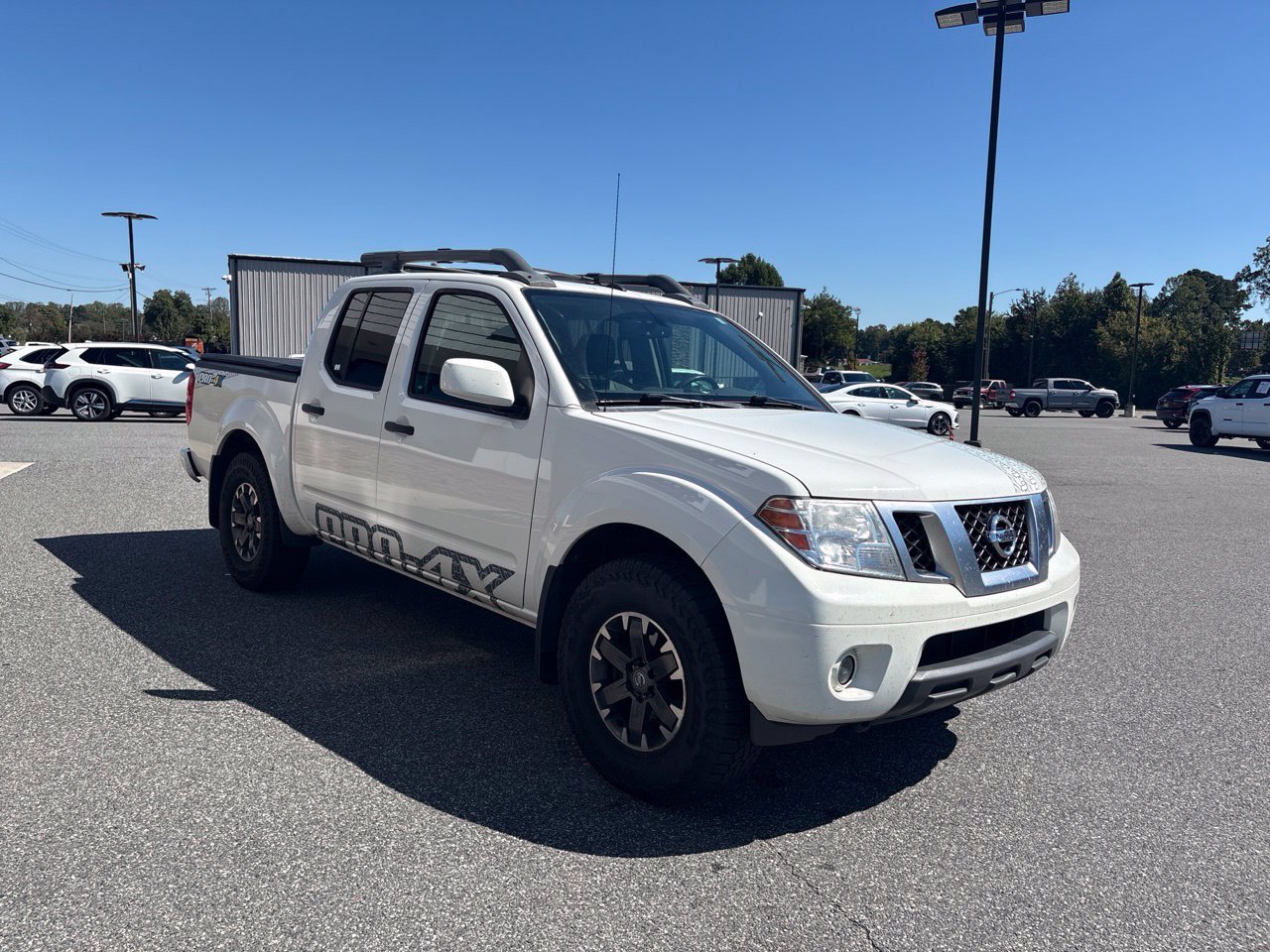Used 2020 Nissan Frontier PRO-4X w/ Pro-4x Utility Package AWD/4WD image 9