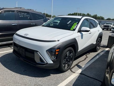Used 2025 Hyundai Kona SEL FWD image 3