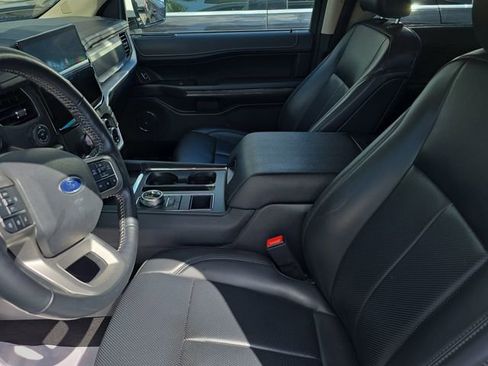 Used 2023 Ford Expedition XLT image 22