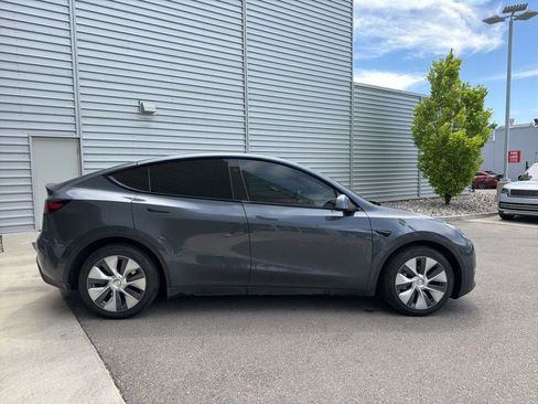 Used 2023 Tesla Model Y Long Range AWD/4WD image 4