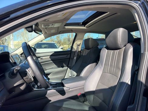 Used 2018 Honda Accord Touring image 8