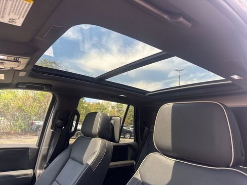 Used 2025 GMC Yukon Elevation w/ Elevation Premium Package image 13