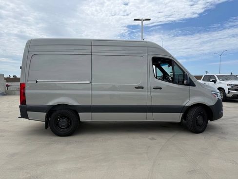 Used 2024 Mercedes-Benz Sprinter 2500 image 11