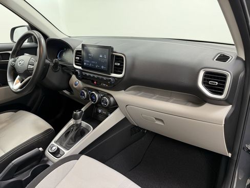 Used 2024 Hyundai Venue SEL image 23