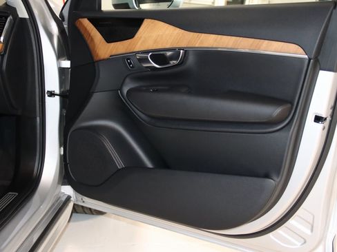 Used 2022 Volvo XC90 T6 Momentum w/ Advanced Package image 51