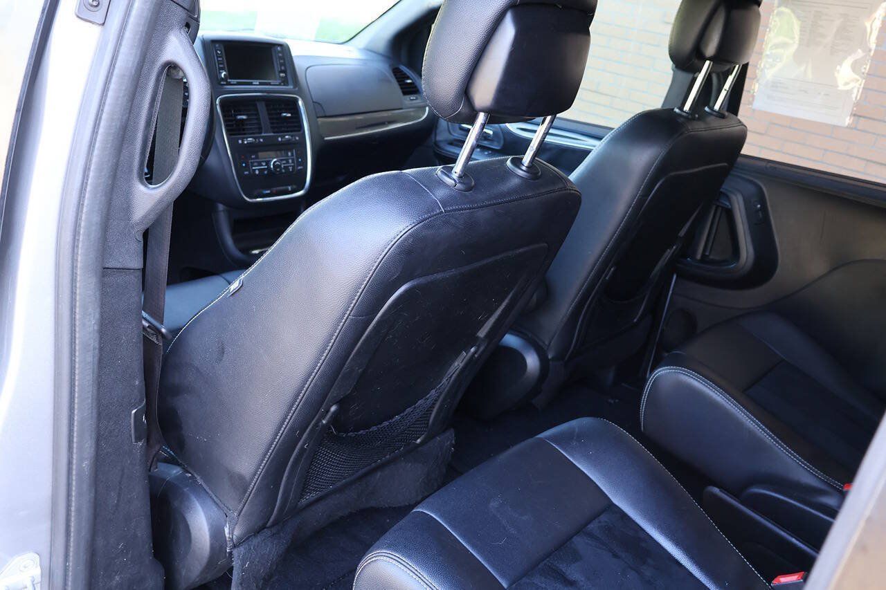 Used 2016 Dodge Grand Caravan SXT FWD image 14