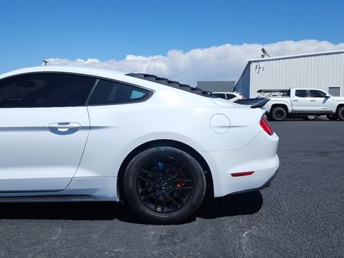 Used 2015 Ford Mustang Coupe RWD image 9