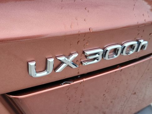Used 2025 Lexus UX 300h FWD image 8