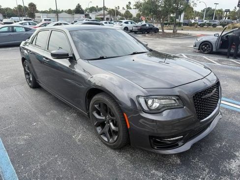 Used 2023 Chrysler 300 S w/ Comfort Group RWD image 2