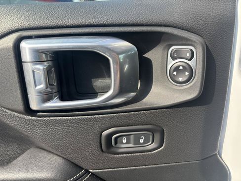 Used 2020 Jeep Wrangler Unlimited Sahara AWD/4WD image 14