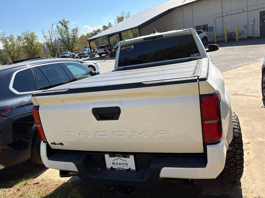 Used 2025 Toyota Tacoma TRD Sport AWD/4WD image 7