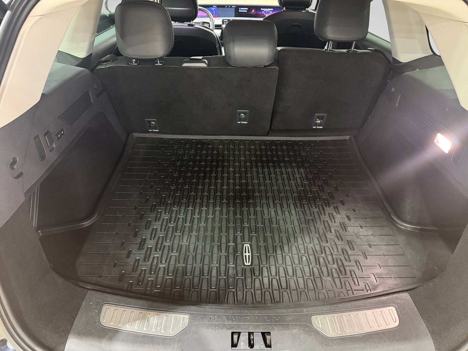 Used 2024 Lincoln Nautilus Premier AWD/4WD image 11