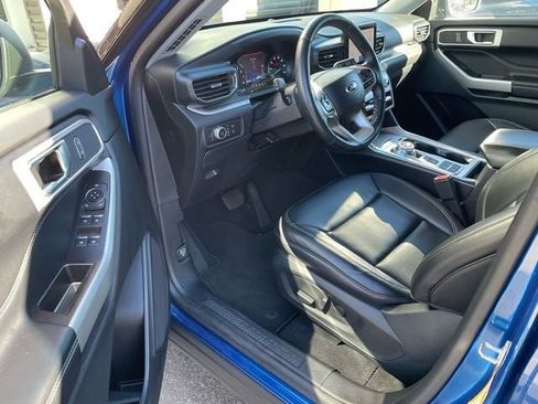 Used 2021 Ford Explorer XLT w/ Equipment Group 202A image 10