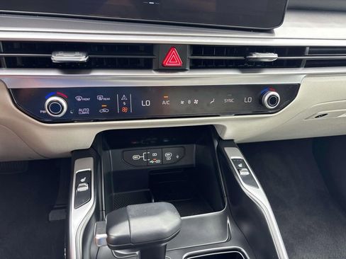 Used 2025 Kia Sorento S w/ Panoramic Sunroof Package image 21